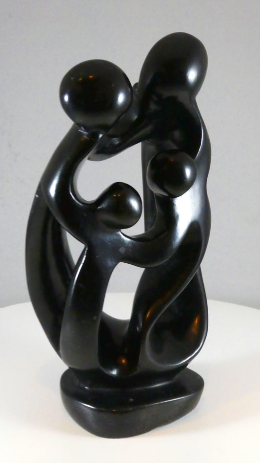 Stenen beeld, 4 personen, 20 cm hoog, familie, glad afgewerkt