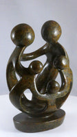Stenen beeld, 5 personen, 20 cm hoog, familie, glad afgewerkt