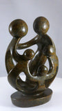 Stenen beeld, 5 personen, 20 cm hoog, familie, glad afgewerkt