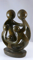 Stenen beeld, 5 personen, 20 cm hoog, familie, glad afgewerkt